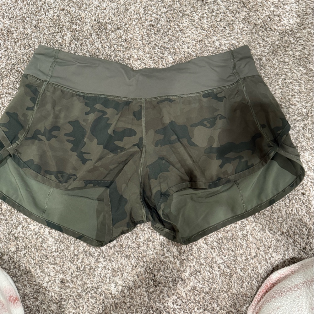 Lululemon speed up 2.5” shorts